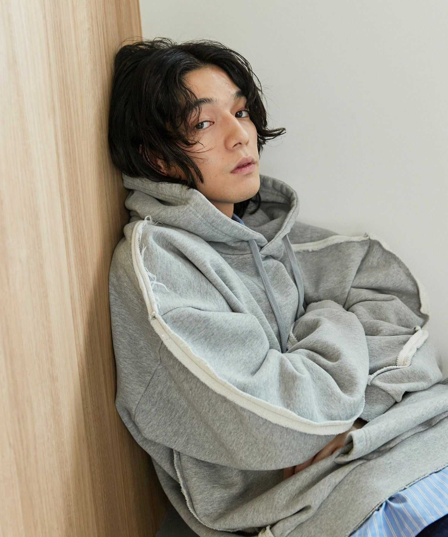 カーリー ブランド 美品 パースプロジェクツ ダメージ加工 後付け パーカー OPENING ACT]ダメージドッキング加工ビッグプルパーカー | OPENING ACT
