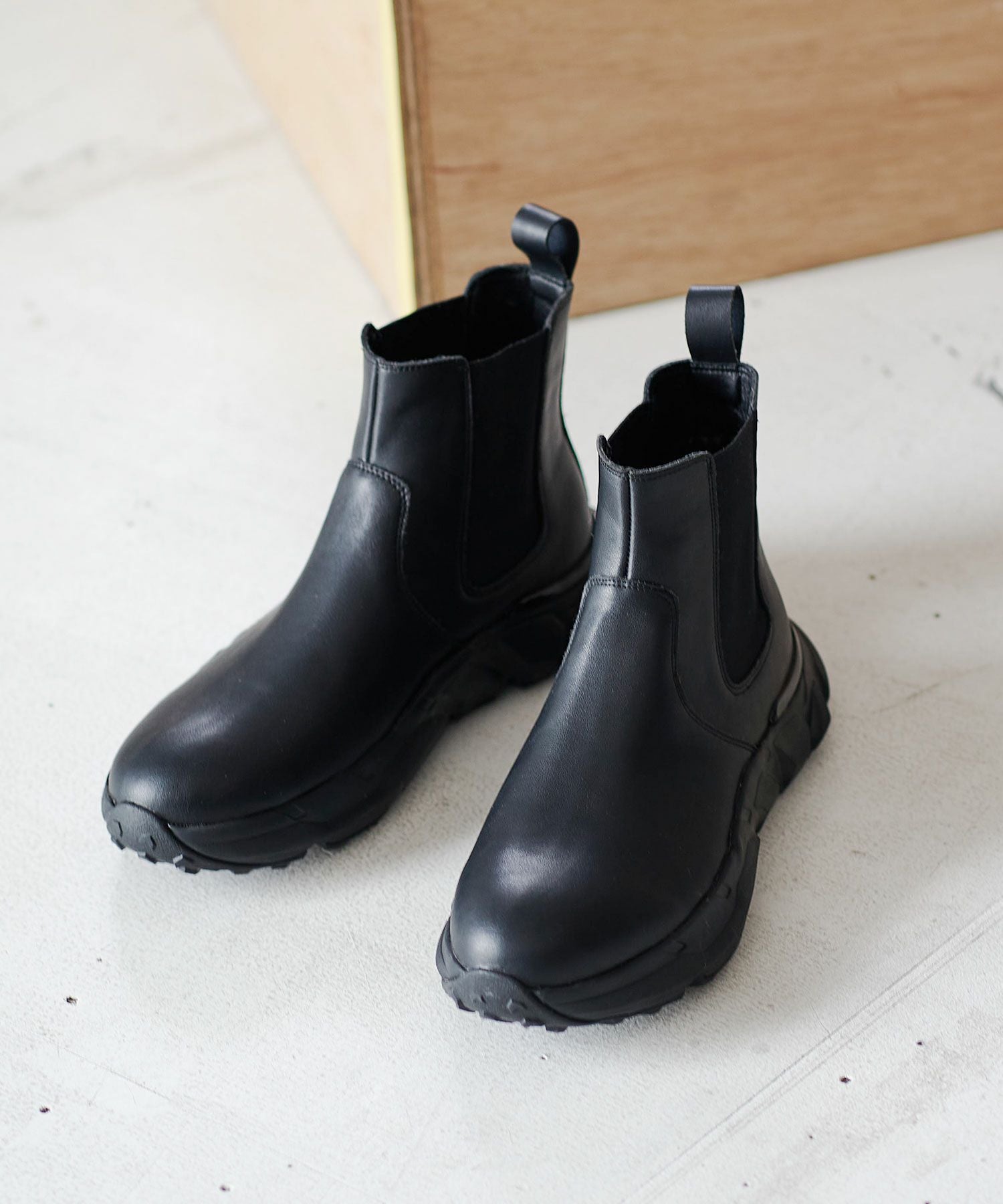 OPENING ACT サイドゴアブーツ ブラック　Vibramソール Vibram × OPENING ACT] Vibramソールレザーサイドゴアブーツ | OPENING ACT