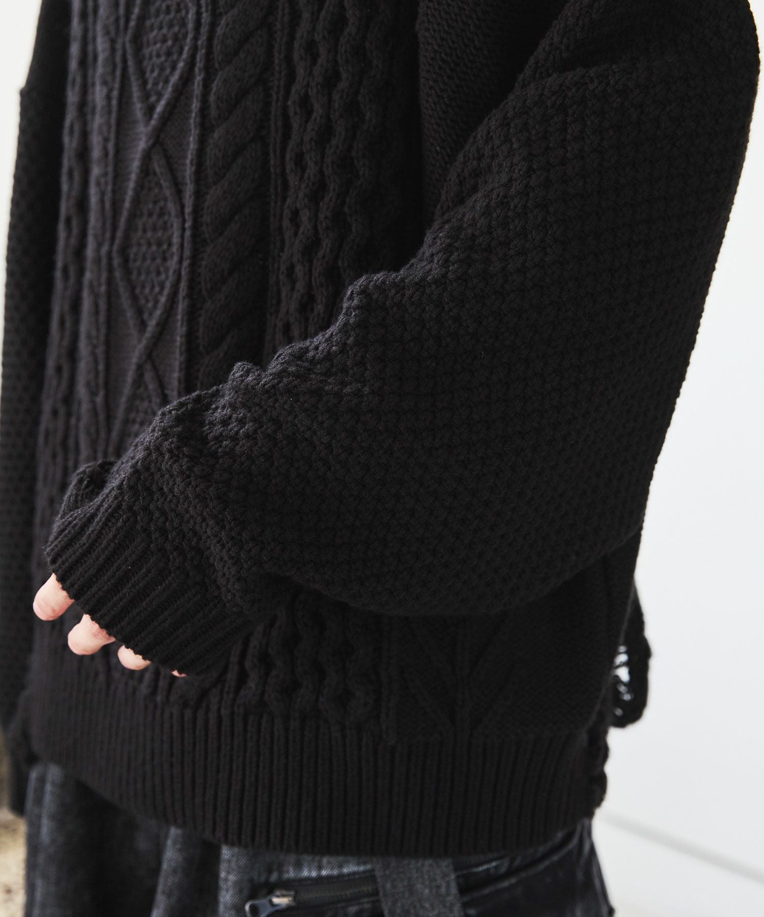 VICTIM × OPENING ACT] Exclusive-DAMEGE CABLE KNIT | OPENING ACT
