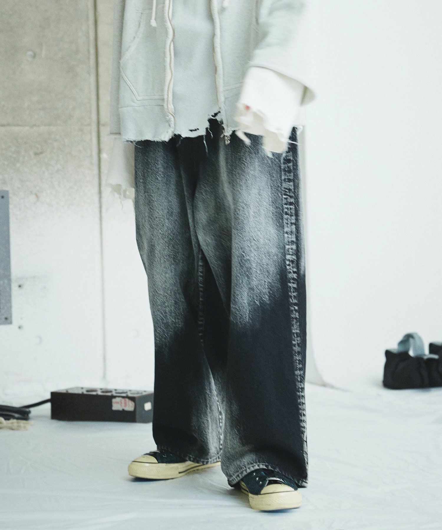 opening act グラデーションブリーチハイエンド加工ワイドデニム OPENING ACT] Made in Japan グラデーションブリーチハイエンド加工