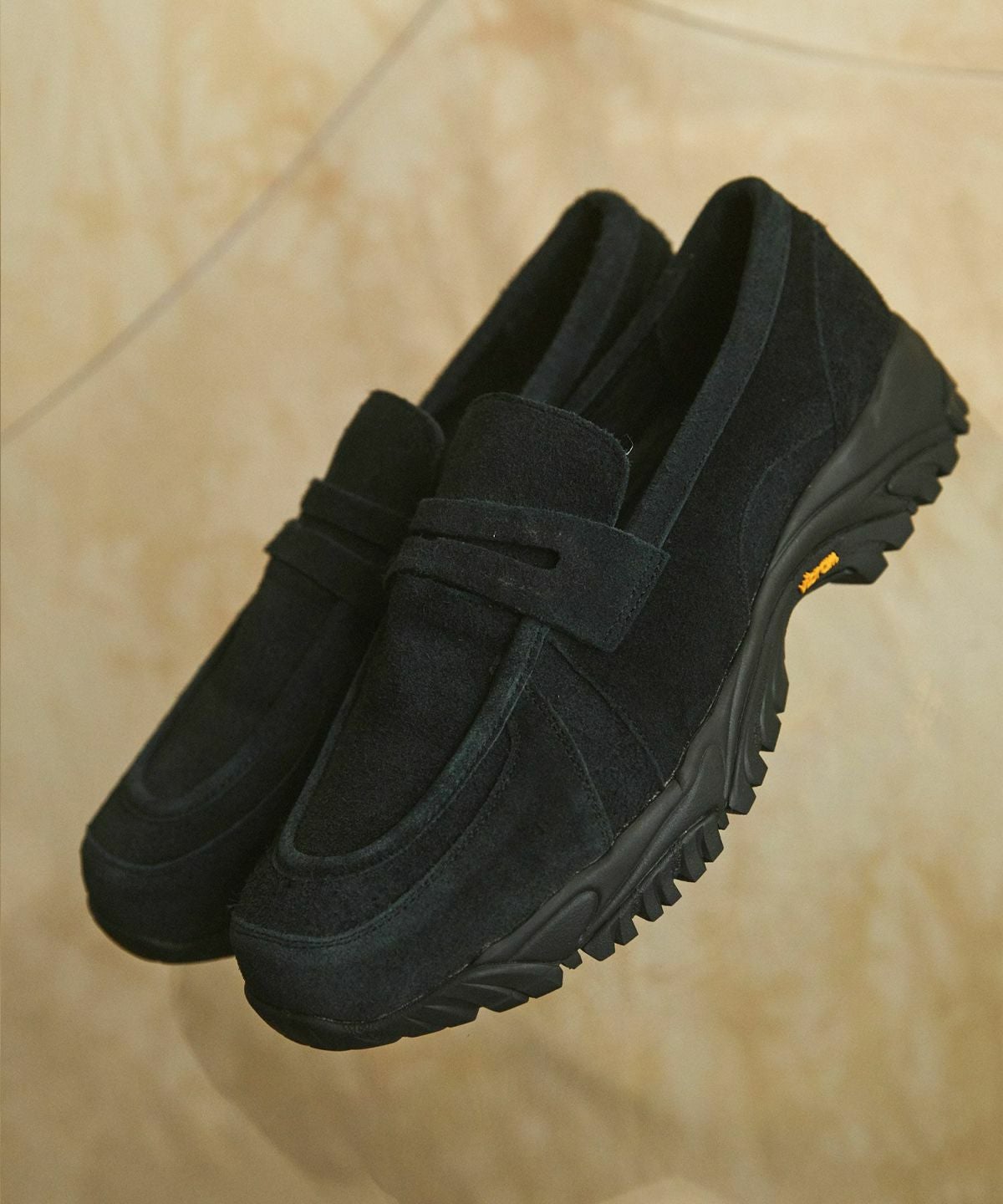 OPENING ACT 黒 スエード　モカシンシューズ Vibramソール OPENING ACT Vibramソール モカシンシューズ 26.5cm - メルカリ