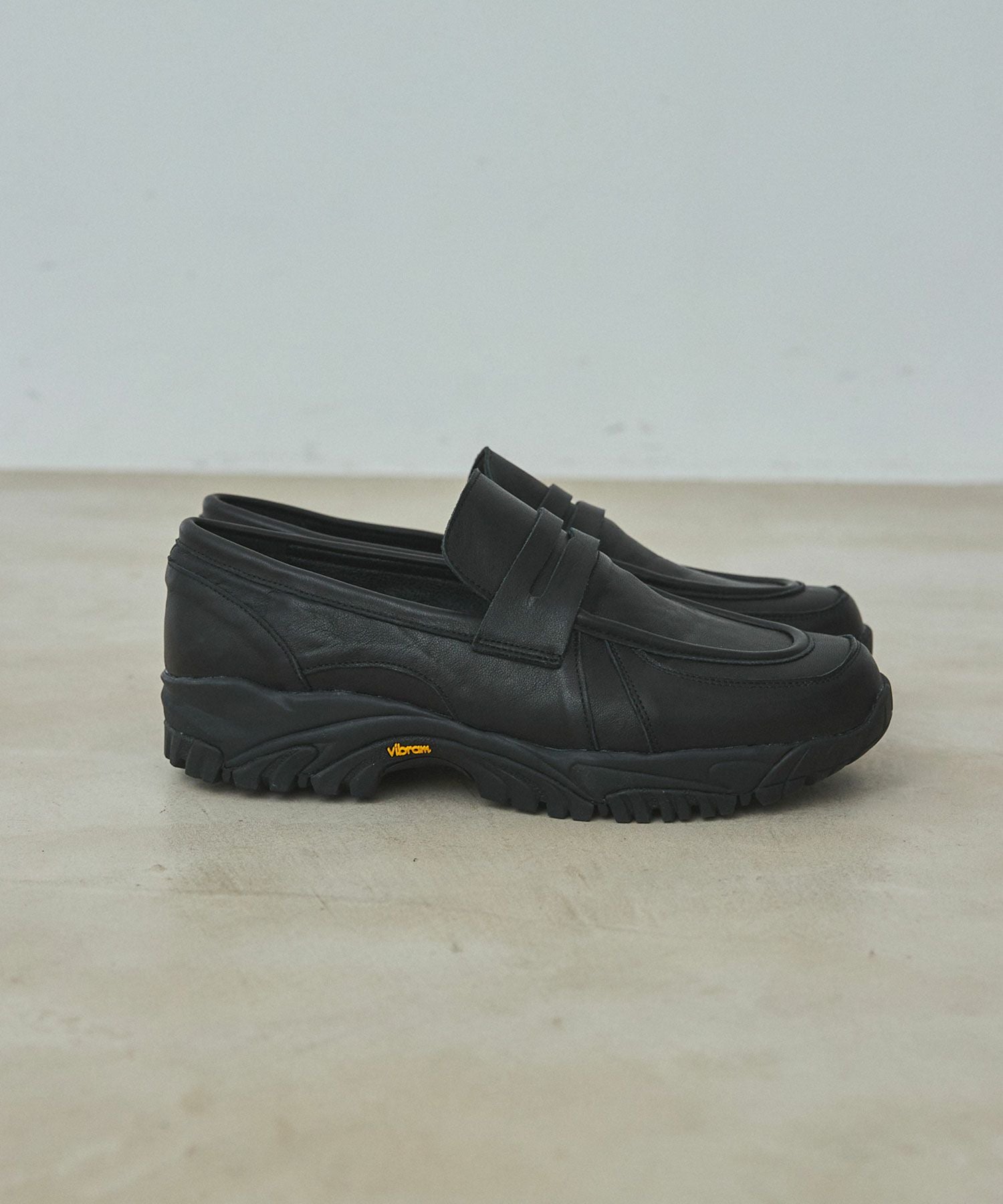 ゆ*ょ様 VIBRAM×OPENING ACT リアルレザースウェードローファー Vibram × OPENING ACT] ボリュームVIBRAMソールリアルレザースウェード