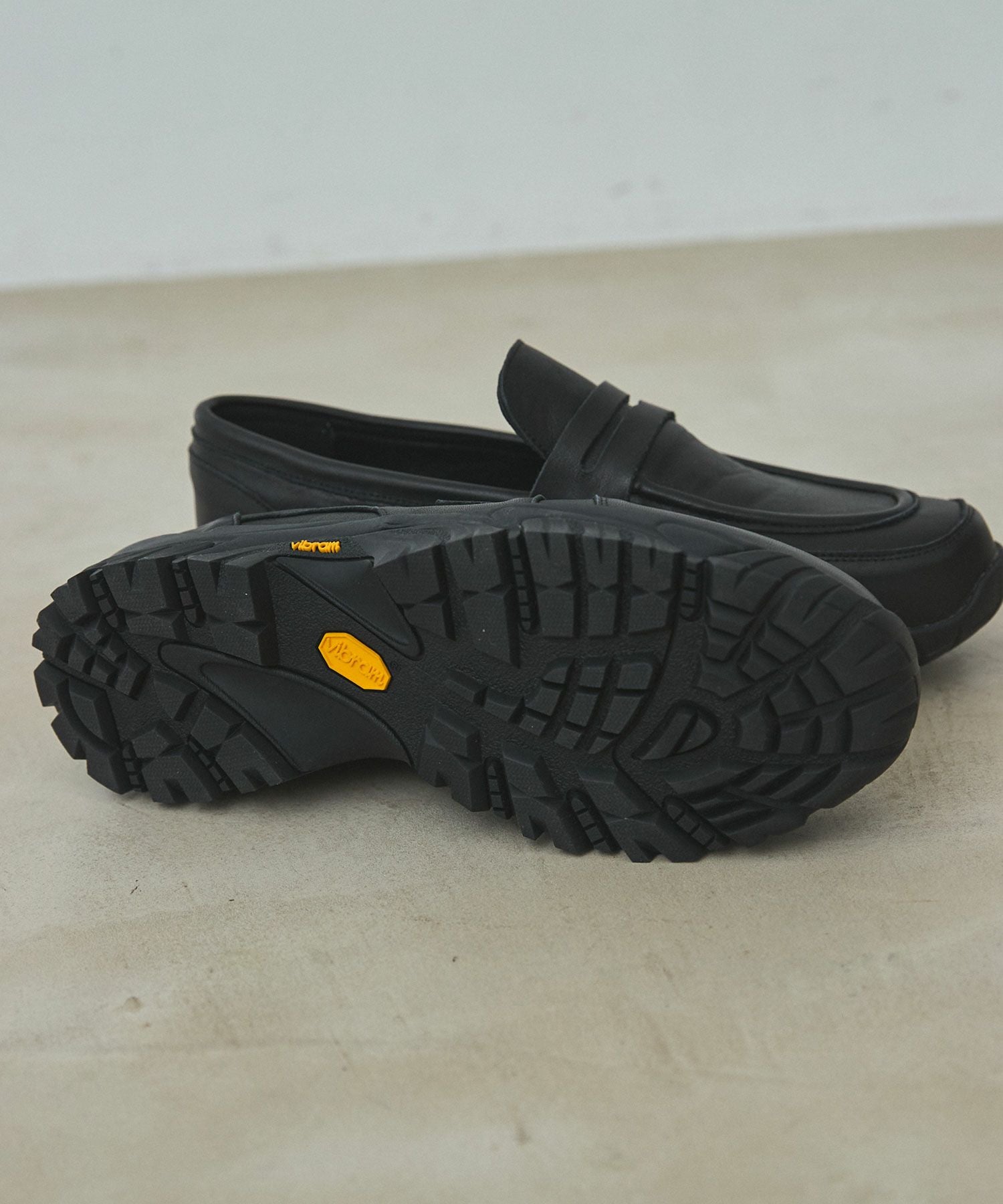 ゆ*ょ様 VIBRAM×OPENING ACT リアルレザースウェードローファー Vibram × OPENING ACT] ボリュームVIBRAMソールリアルレザースウェード