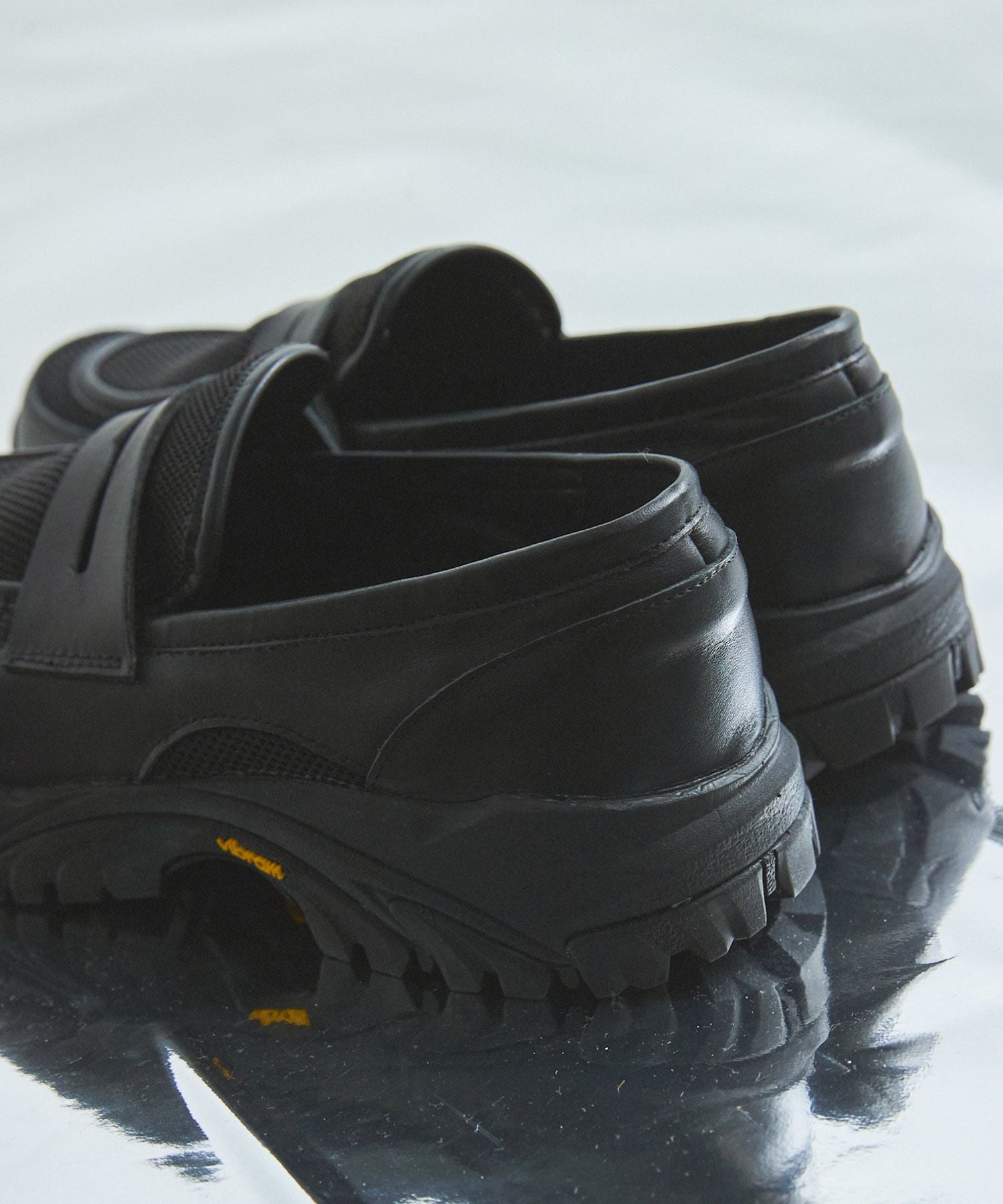 VIBRAM×OPENING ACT ボリュームリアルレザーモカシンスニーカー Vibram × OPENING ACT] ボリュームVIBRAMソールリアルレザーモカシン