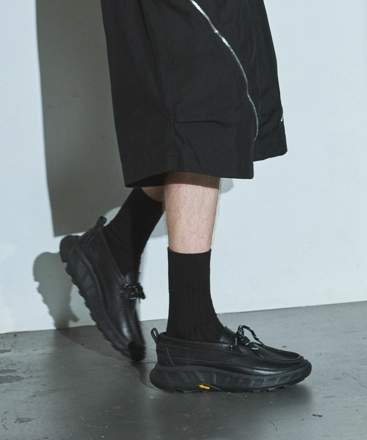 【中古】VIBRAM×OPENING ACT ボリュームレザーモカシンスニーカー Vibram × OPENING ACT] ボリュームVIBRAMソールリアルレザーモカシン