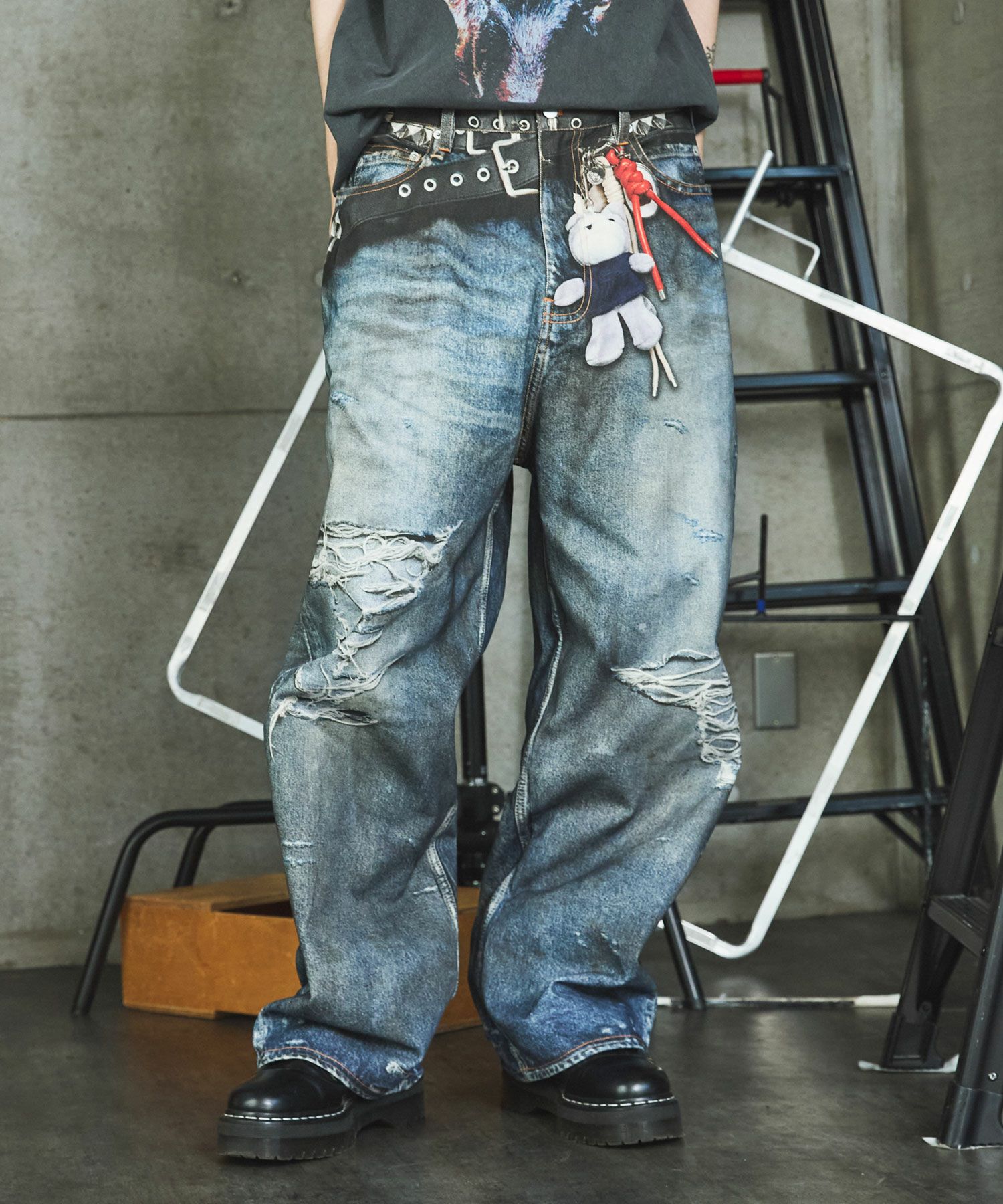 総柄転写バギーシルエットデニムパンツ　opening act OPENING ACT] 総柄転写バギーシルエットデニムパンツ 〓予約販売・11月