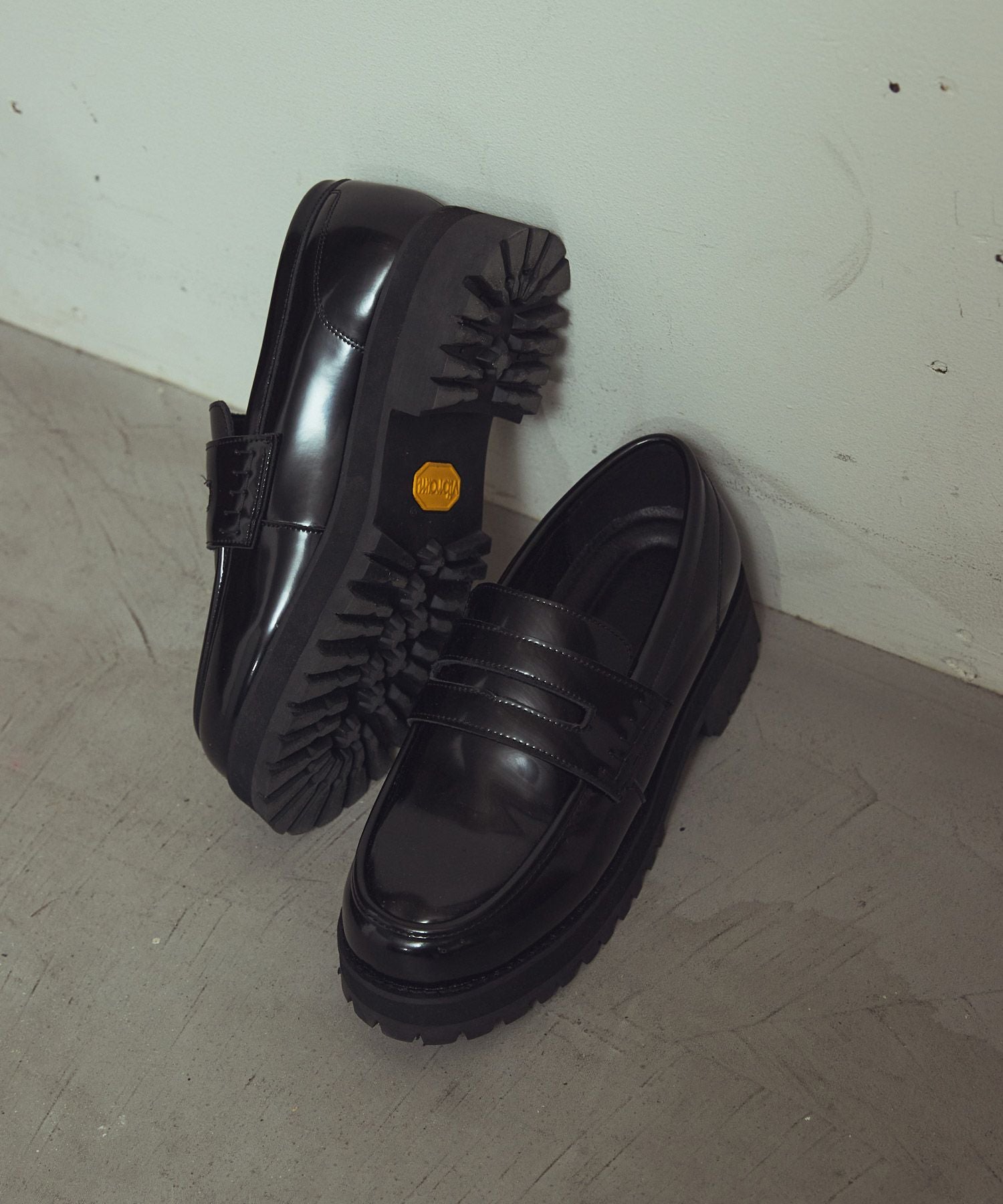 ね*で様 新品 ビブラム × オープニングアクト ヌバックレザー モカシン シュ Vibram × OPENING ACT] Vibramソールヌバックリアルレザーモカシン