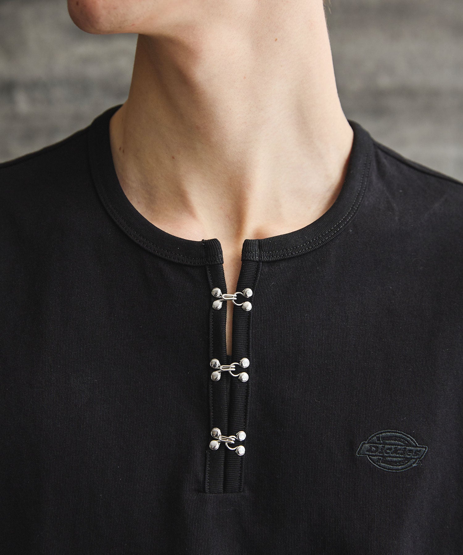 Dickies×OPENING ACT] ヘンリーネックコンパクトTシャツ 〓予約販売・7