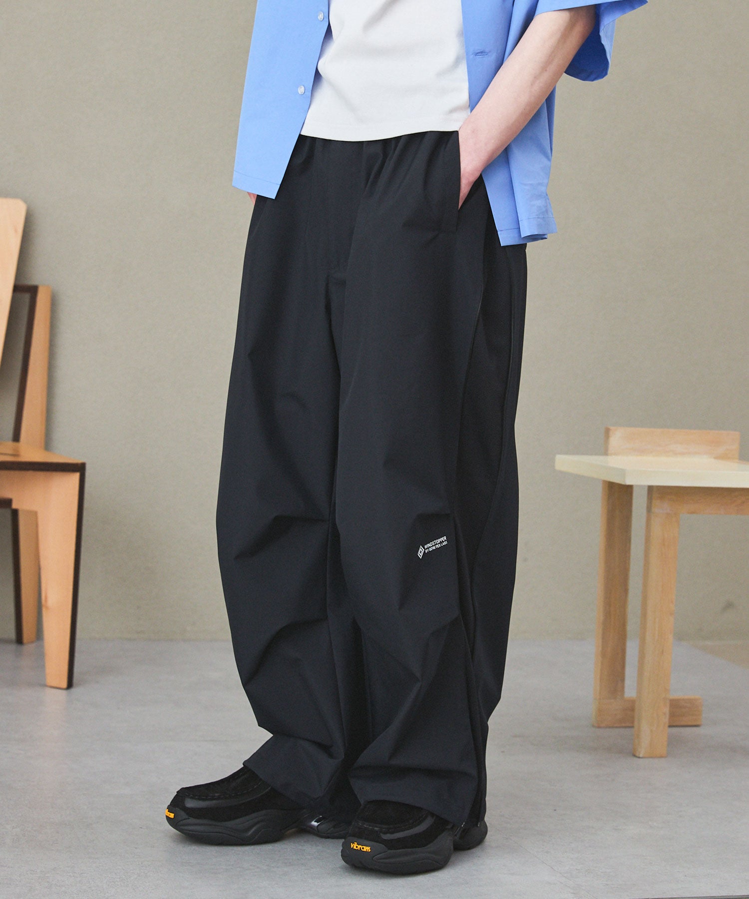 OPENING ACT × +phenix] WINDSTOPPER by GORE-TEX lab サイドベンチ