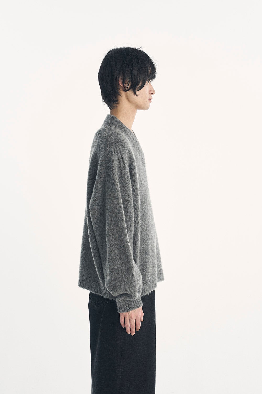 VICTIM] RACCON V-NECK KNIT 〓予約販売・10月頃お届け予定