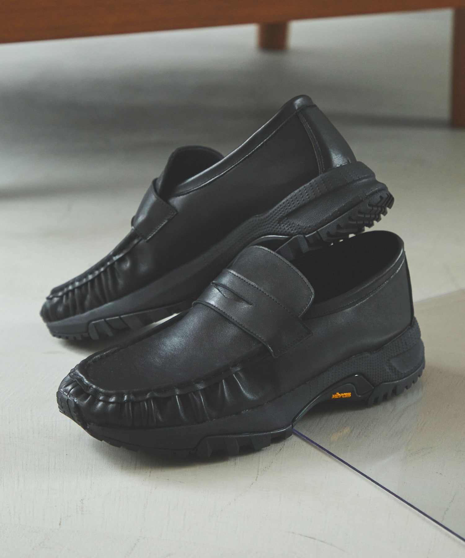 VIBRAM×OPENING ACT] VIBRAMソールドレープリアルレザーローファー