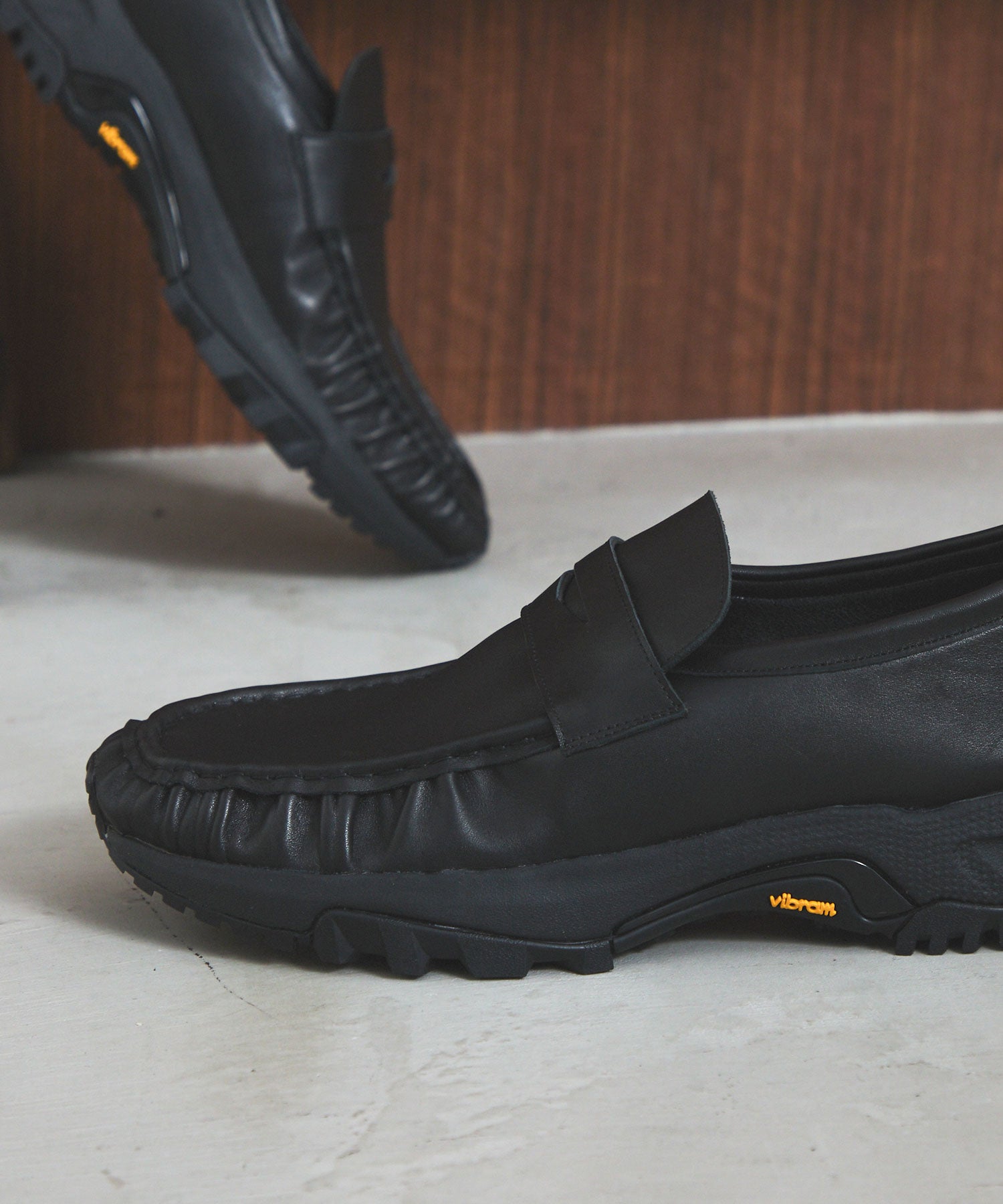 VIBRAM×OPENING ACT] VIBRAMソールドレープリアルレザーローファー