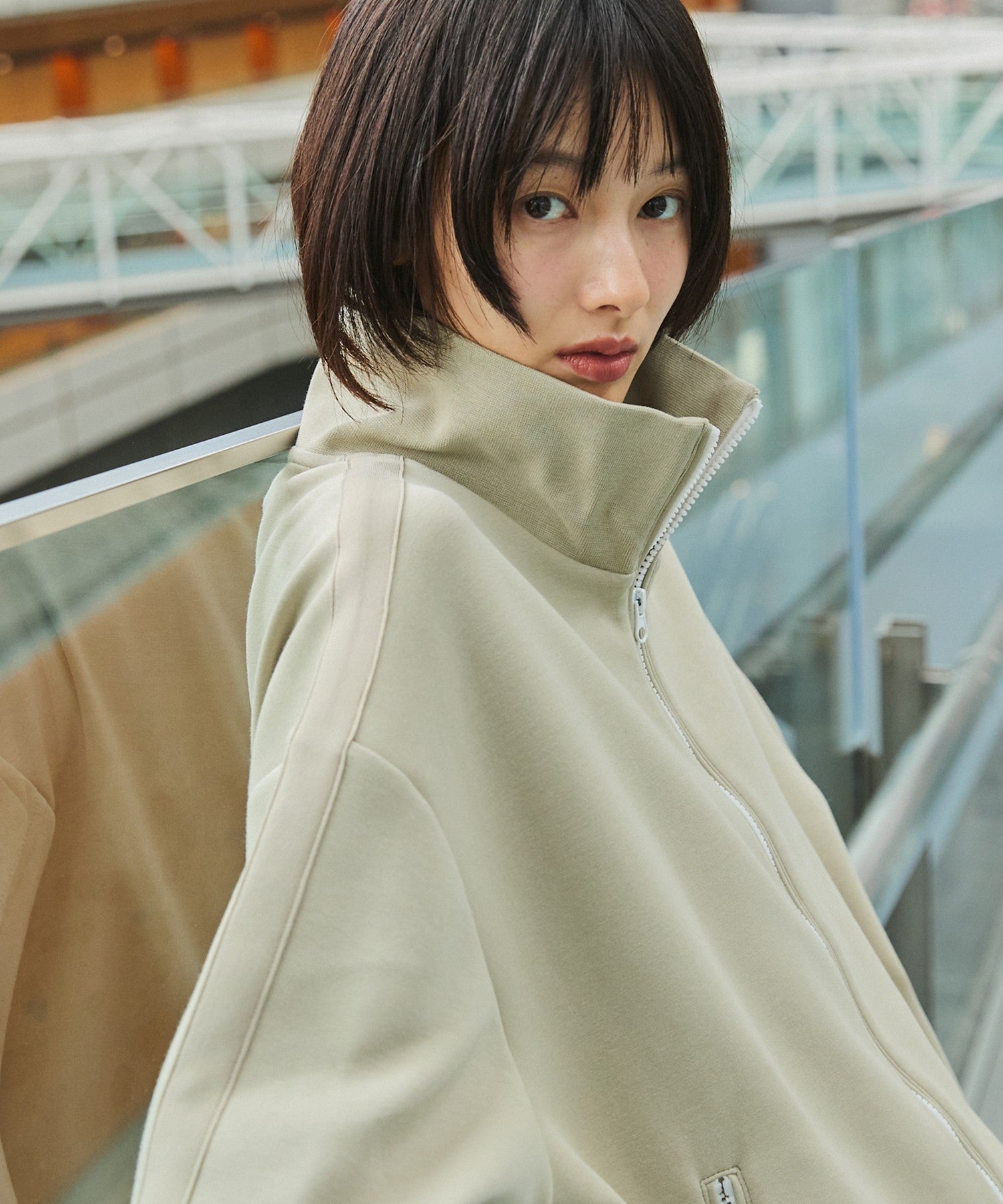 OPENING ACT] ジップ配色ハイネックトラックジャケット 〓予約販売・9