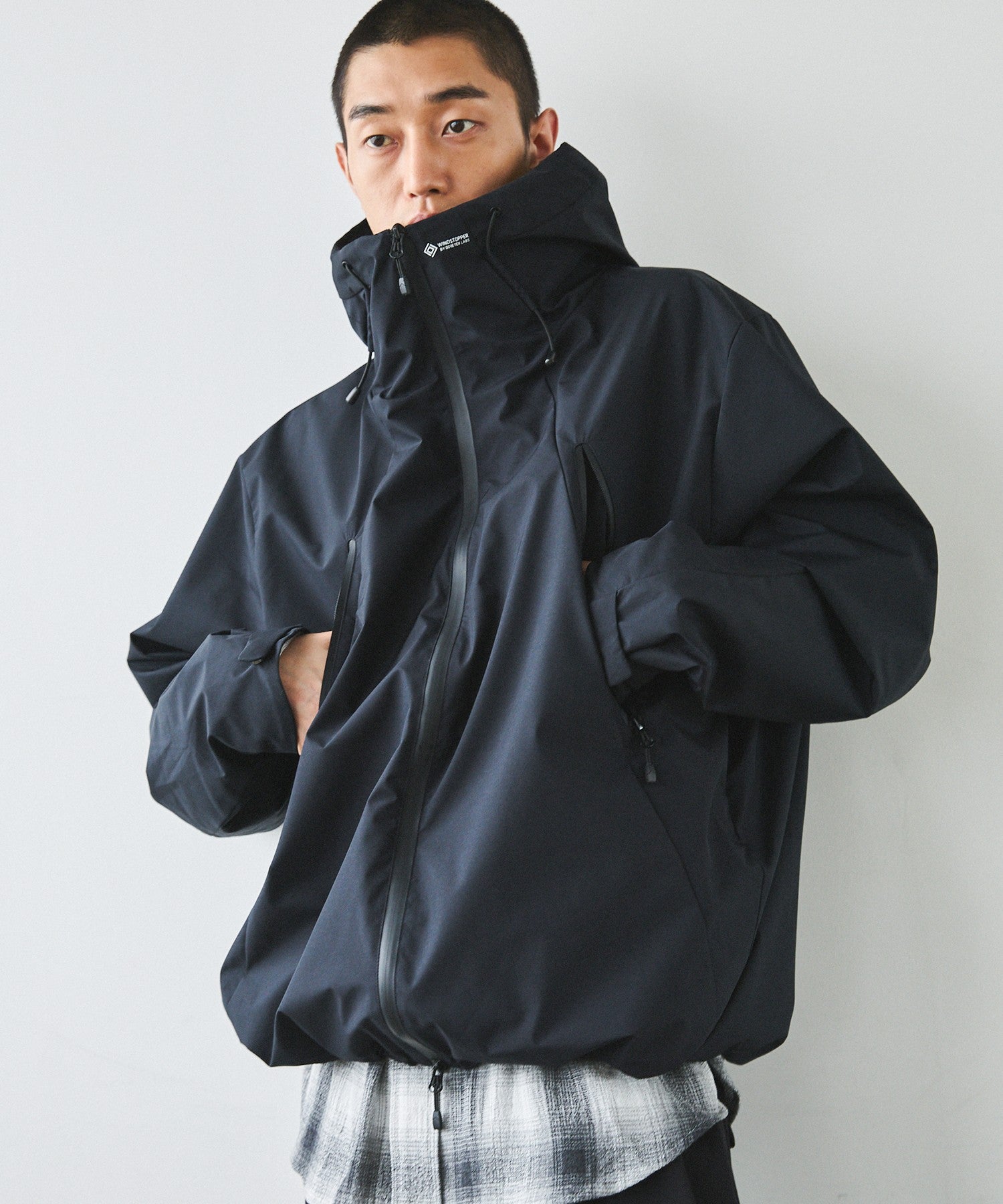 AWAKE バックカットアウト オーバーサイズ ジャケット 42 phenix × OPENING ACT] WINDSTOPPER by GORE-TEX lab ボリューム
